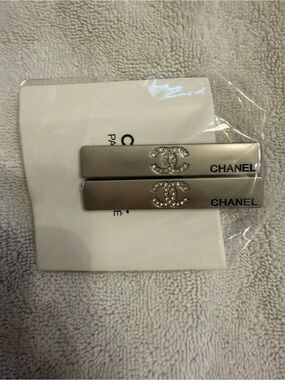 CHANEL Beaute Hair Clips